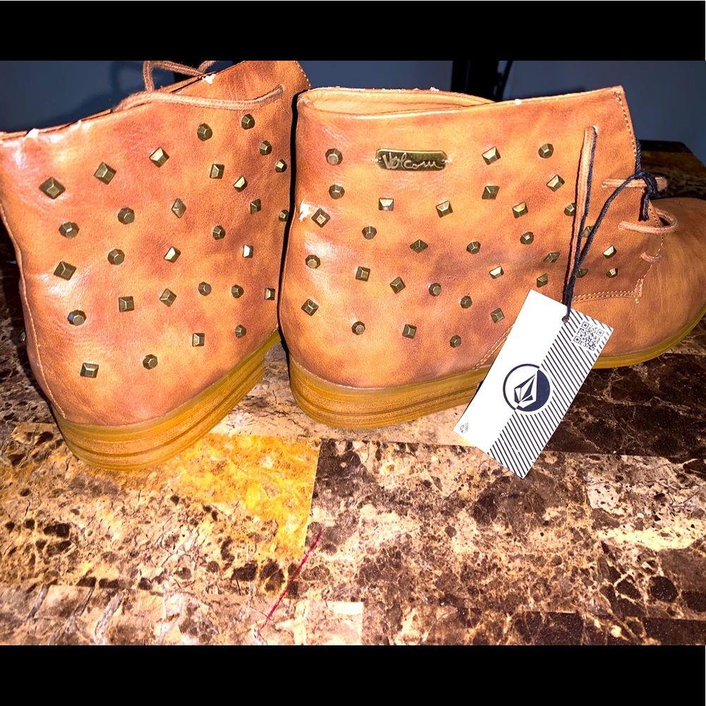 Cog Exhibition Boot